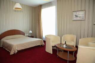 Отель Hotel Perperikon Кырджали Двухместный номер Делюкс с 1 кроватью и ванной-2