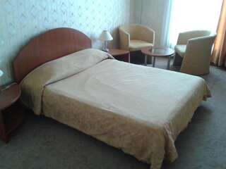 Отель Hotel Perperikon Кырджали Стандартный двухместный номер с 1 кроватью-1