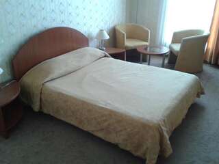 Отель Hotel Perperikon Кырджали Стандартный двухместный номер с 1 кроватью-4